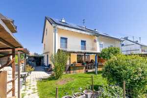 Großzügiges Anwesen für die Familie, Garten und Garage, energetisch saniert – Augsburg (Kreis) – Vorschaubild 1