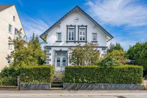 Bremen-Grohn: Freistehendes Einfamilienhaus mit Einliegerwohnung und Dachterrasse in guter Lage 