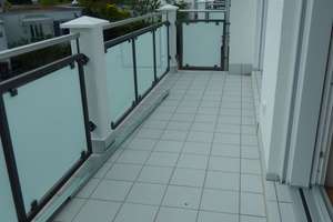 Neuwertige + sonnige 2 Zi., Lift, gr. SW- Balkon, EBK, barrierefrei, TG Einzelstellplatz – Hochriesstrasse 8, 81671 Berg am Laim Ost, München – Vorschaubild 2