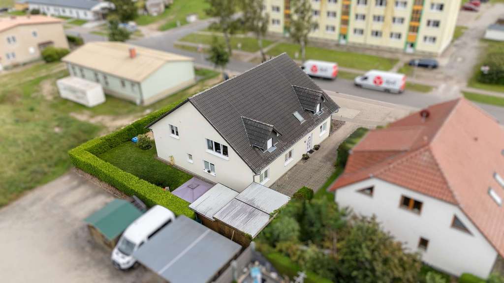 Immobilie in Burow - Zwei-Parteienhaus: Vielseitige, große Immobilie um Ihren freien Ideen gerecht zu werden. - Bild 4