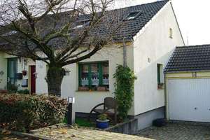 Ihr neues Familienzuhause: Doppelhaushälfte mit Garage und viel Ruhe in Leverkusen-Meckhofen ! – Die vollständige Adresse der Immobilie erhältst du vom Anbieter., 51377 Steinbüchel, Leverkusen – Vorschaubild 2