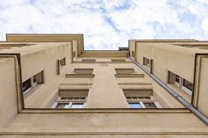 Unsanierte 72 m² DG-Altbauwohnung mit 150 m² Dachrohling zum Ausbau am Steinplatz / Südvorstadt