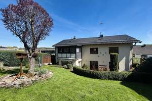 Ihr neues Zuhause mit Perspektive: Modernisiertes Zweifamilienhaus, großer Garten und beste Anbindun – Die vollständige Adresse der Immobilie erhältst du vom Anbieter., 53949 Dahlem – Vorschaubild 4
