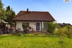 Vielseitiges 2-Familienhaus mit Ausbaureserve & großem Garten in Birstein – Die vollständige Adresse der Immobilie erhältst du vom Anbieter., 63633 Birstein – Vorschaubild 1