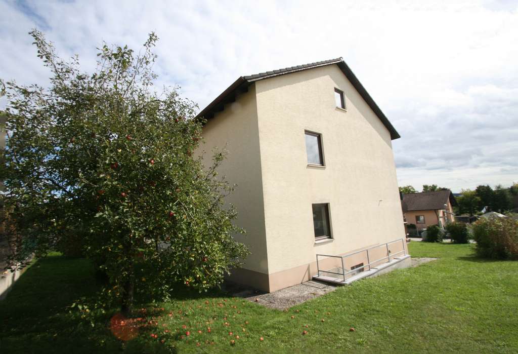 Immobilie in Marklkofen - Freistehendes  Einfamilienhaus im gemütlichen Landhausstil - Bild 2