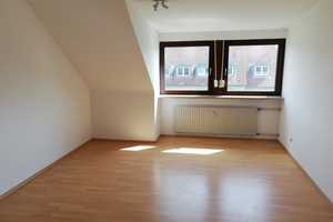 Schöne 3-Zimmer-Dachgeschosswohnung mit EBK in Nürnberg – Nürnberg – Vorschaubild 1