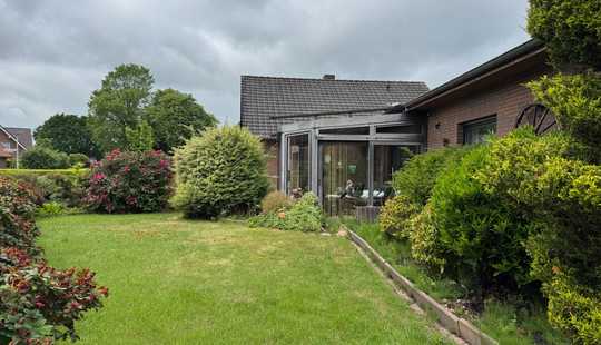 Bild von Einfamilienhaus mit Wintergarten und Garage in gefragter Lage