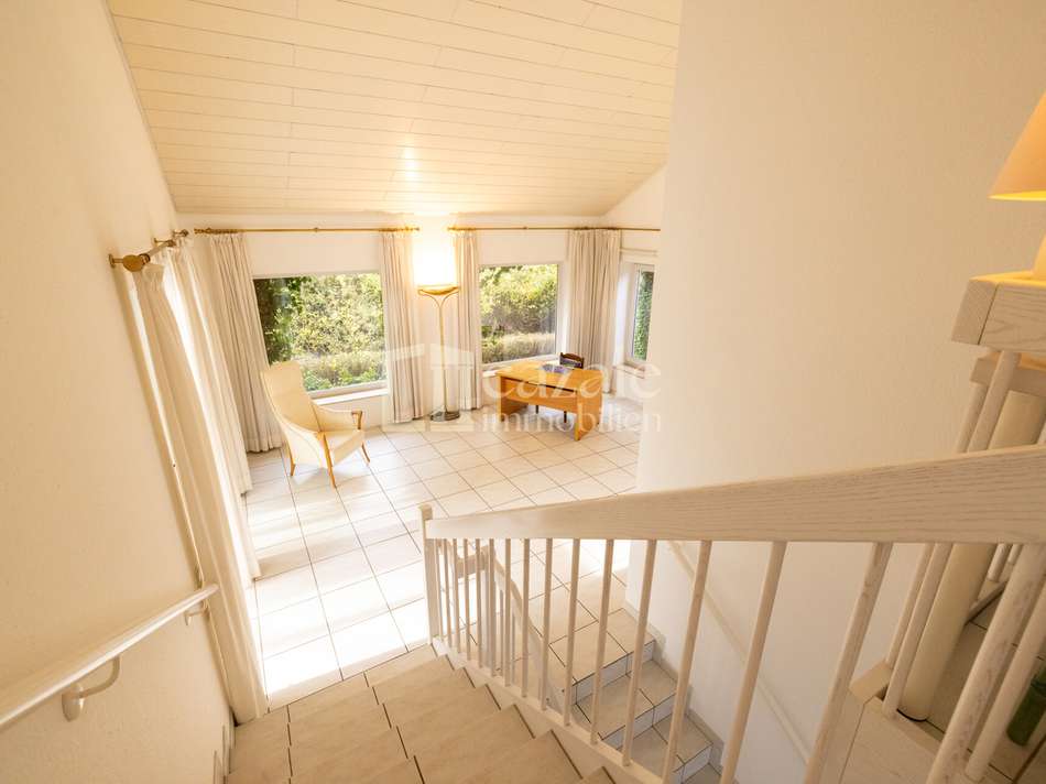 Treppenaufgang / Bibliothek