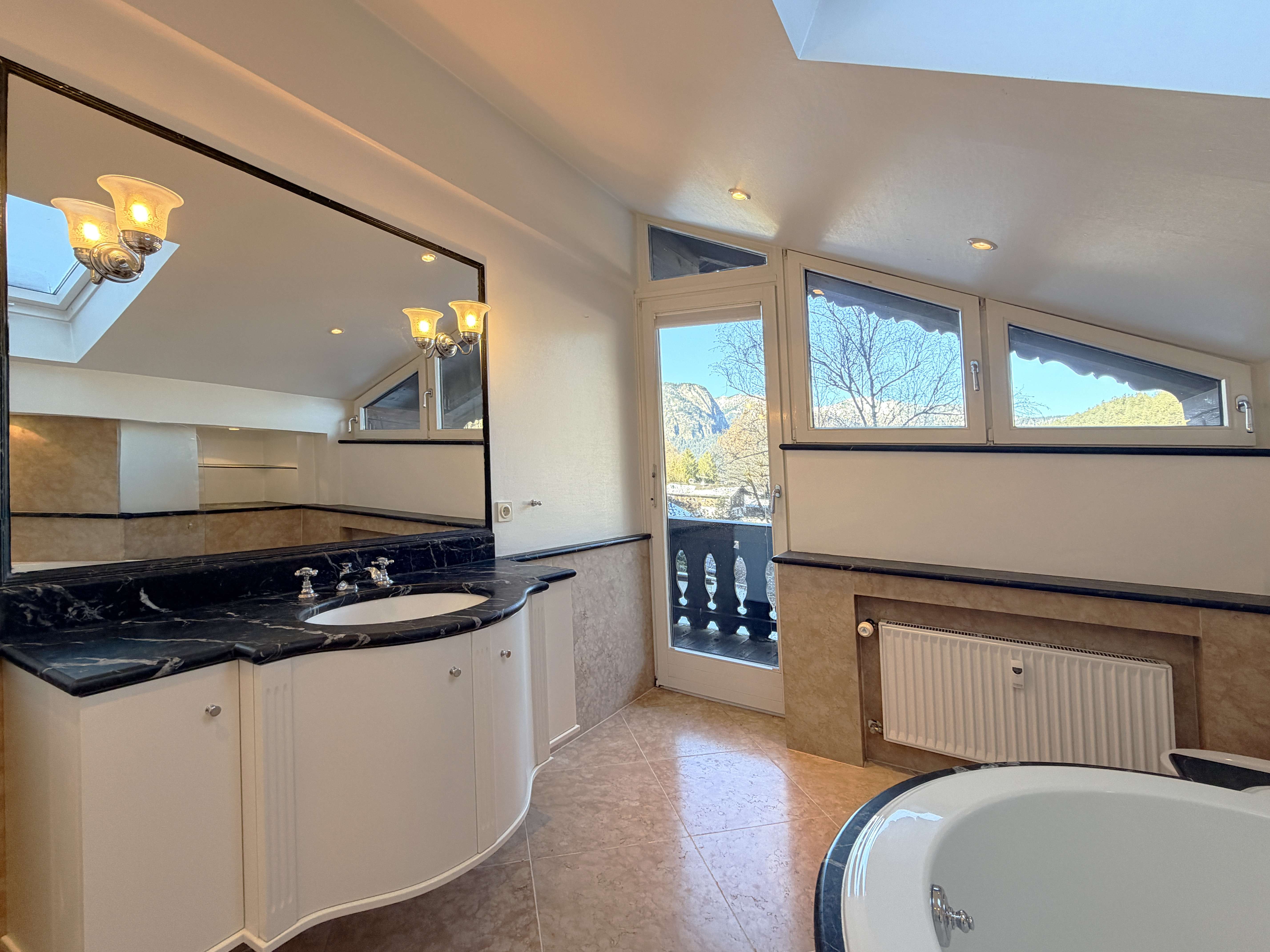 Immobilie in Garmisch-Partenkirchen - Geräumige Wohnung mit viel Privatsphäre - flexibel nutzbar! - Bild 9