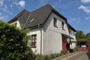 Schleswig: Charmante Doppelhaushälfte in Bestlage von Schleswig – mit Wintergarten & Traumgarten – Die vollständige Adresse der Immobilie erhältst du vom Anbieter., 24837 Schleswig – Vorschaubild 2