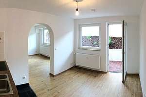  ruhige, helle Wohnung in Köln Weiden, 2 Zi, Einbauküche, eigene Terrasse, gut angebunden