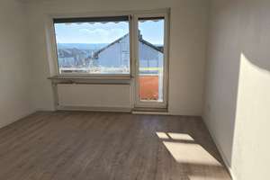 Helle 3-Zimmer-Wohnung mit Balkon im 2. OG in Dingolfing