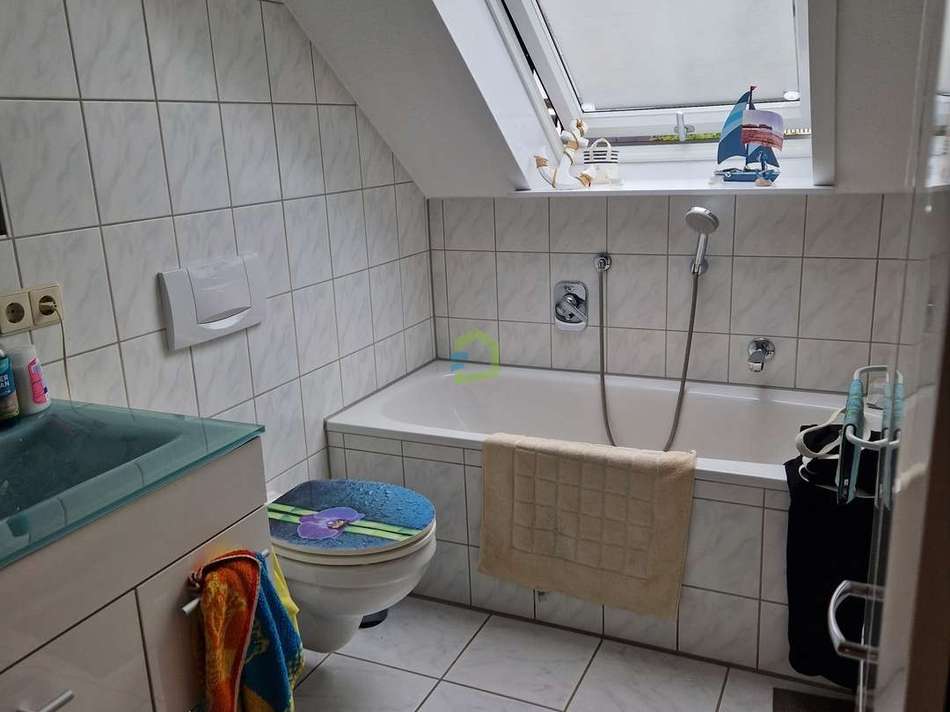 Bad mit Dusche / Wanne DG