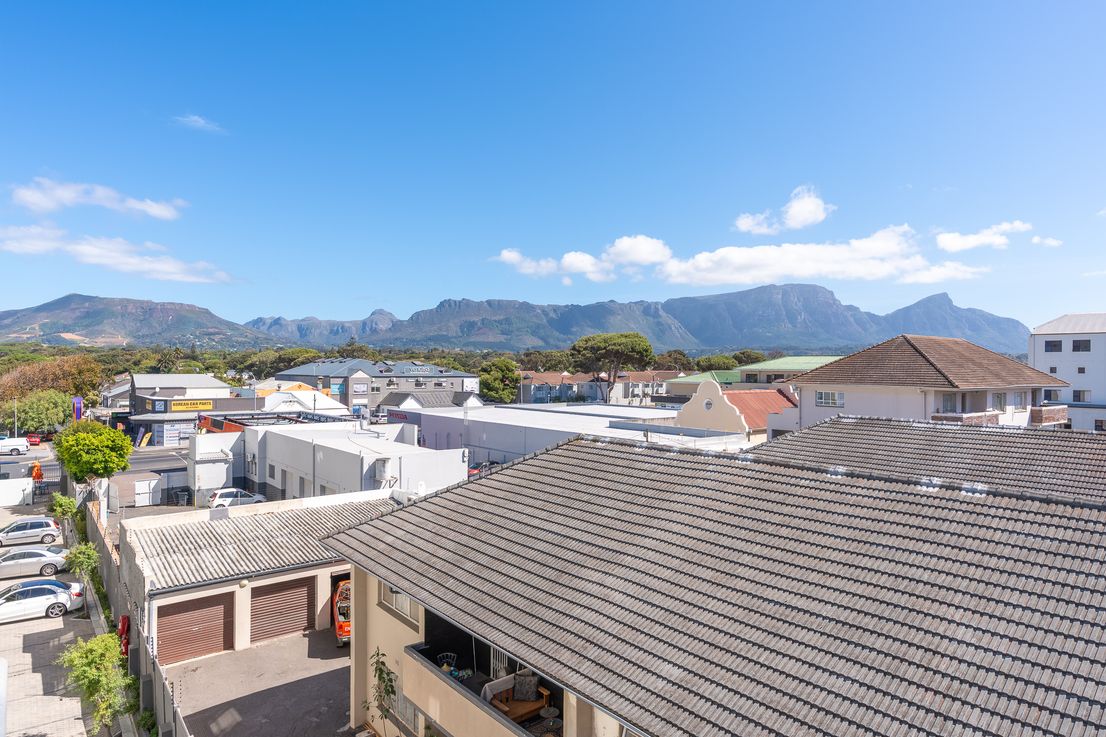 R. 312 Eaton Square-10