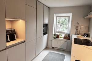 Großzügige 4,5 Zimmer Dachgeschosswohnung mit viel Licht, Kamin und großem Gemeinschaftsgarten – 50739 Bilderstöckchen, Köln – Vorschaubild 9