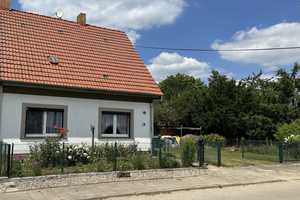 Doppelhaushälfte mit großzügigem Grundstück in der schönen Uckermark – Alleestraße 13, 17291 Uckermark (Kreis) – Vorschaubild 1