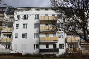 Wir renovieren für Sie! - 3 Raum Wohnung mit Balkon und Stellplatz in schöner Wohnlage zu vermieten