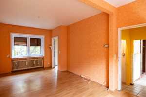 *** NEUER PREIS - NEBENGEBÄUDE und GUTE LAGE für FAMILIEN - BEZUGSFREI - GARAGE *** – Delmenhorst – Vorschaubild 1