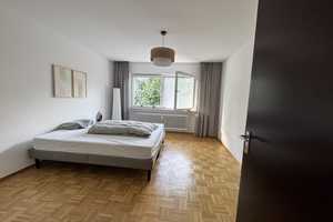 Sanierte Wohnung mit drei Zimmern sowie zwei Balkonen und Einbauküche in Büchenbronn  – Schattenbergstraße 16, 75180 Pforzheim – Vorschaubild 2