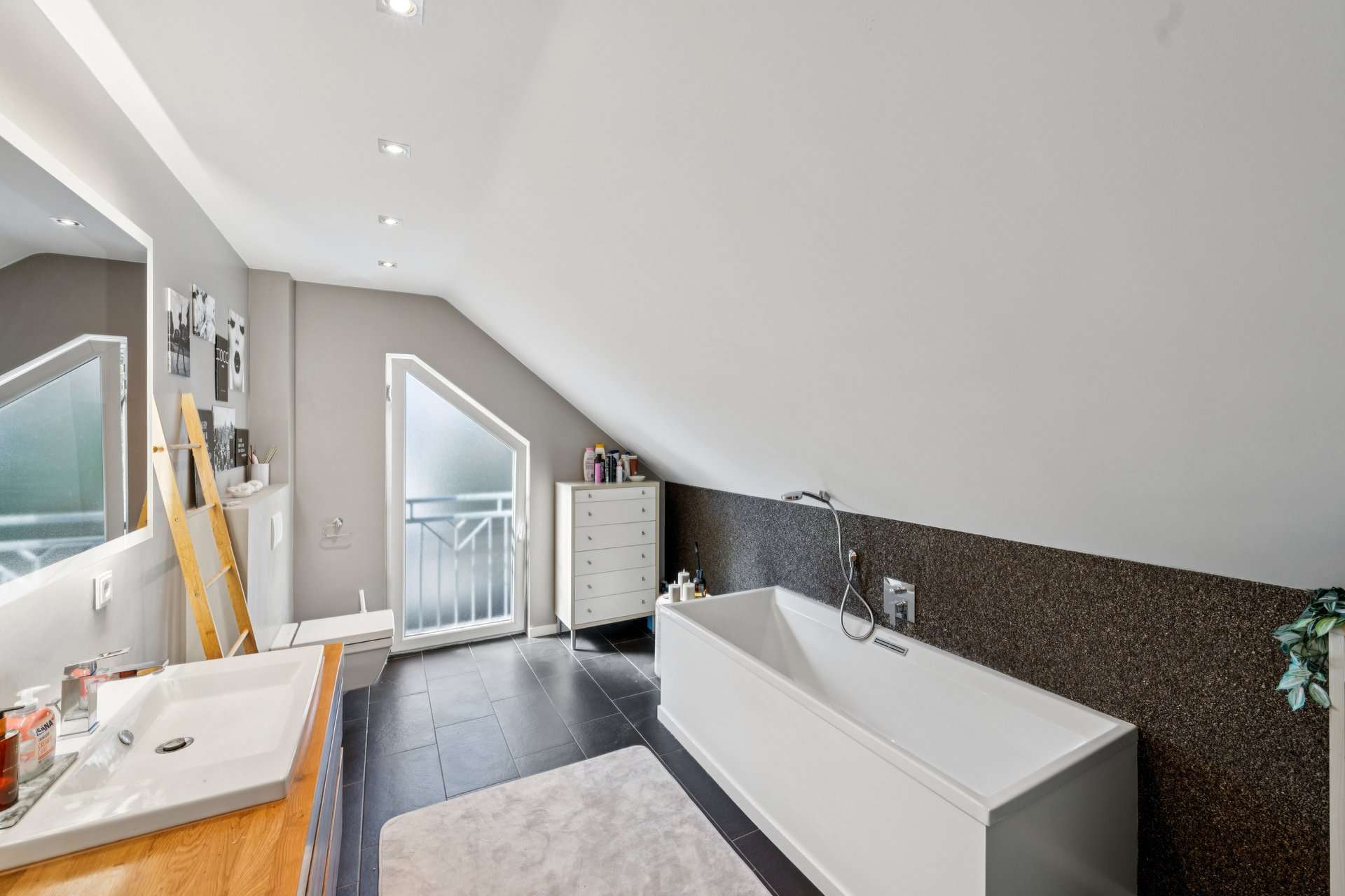 Immobilie in Eppertshausen - Modernes Zuhause mit Galeriearchitektur in ruhiger Lage - Bild 2