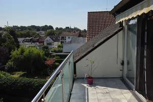 Charmante 3-Zimmer-Dachgeschosswohnung mit Balkon und Weinbergblick – Neue Mainzer Straße 31, 55129 Hechtsheim, Mainz – Vorschaubild 2