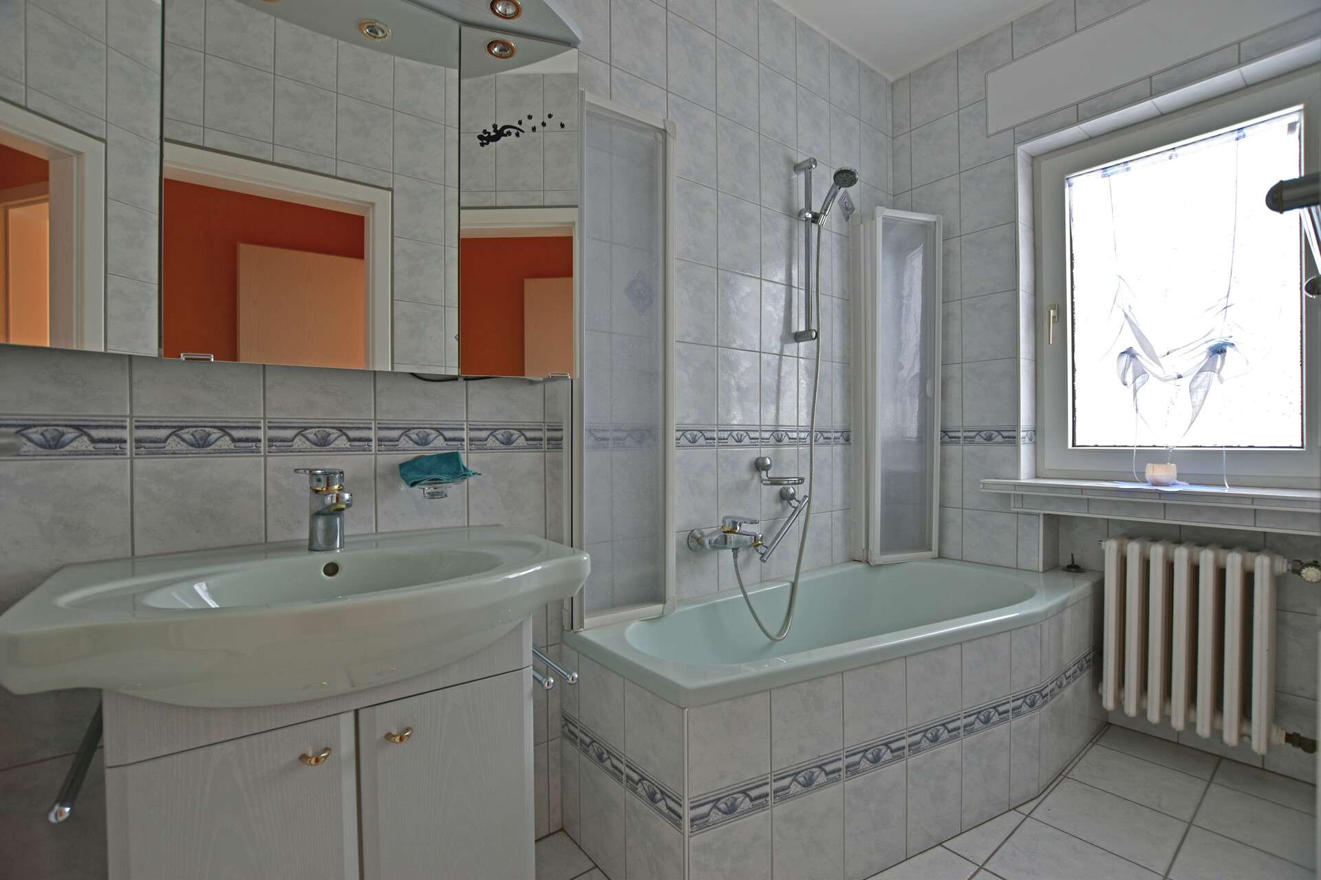 Immobilie in Niedenstein - Gepflegtes Ein- bis Zweifamilienhaus in reizvoller Feldrandlage von Niedenstein-Metze - Bild 6