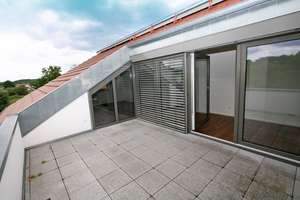 Wohnen am Regenufer!! Neuwertige 3,5 ZKB-Wohnung mit Dachterrasse