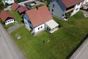 Ihr Traum vom Eigenheim: Wintergarten, Doppelgarage & viel Garten inklusive! – Die vollständige Adresse der Immobilie erhältst du vom Anbieter., 84056 Rottenburg an der Laaber – Vorschaubild 2