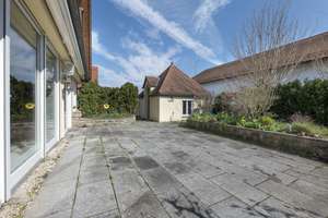 Freistehendes Einfamilienhaus mit großzügiger Terrasse, Loggia und hoher Privatsphäre in bester Lage – Die vollständige Adresse der Immobilie erhältst du vom Anbieter., 97990 Weikersheim – Vorschaubild 4