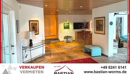 Bild von Architektur mit Anspruch: Eleganter Bungalow mit Garten, Doppel-Garage, ELW und vielen Extras!