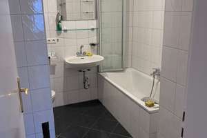 Schöne  frisch renovierte 3 Zimmer Wohnung mit Balkon in gute Lage – Kobolstraße 39, 86157 Pfersee-Nord, Augsburg – Vorschaubild 2
