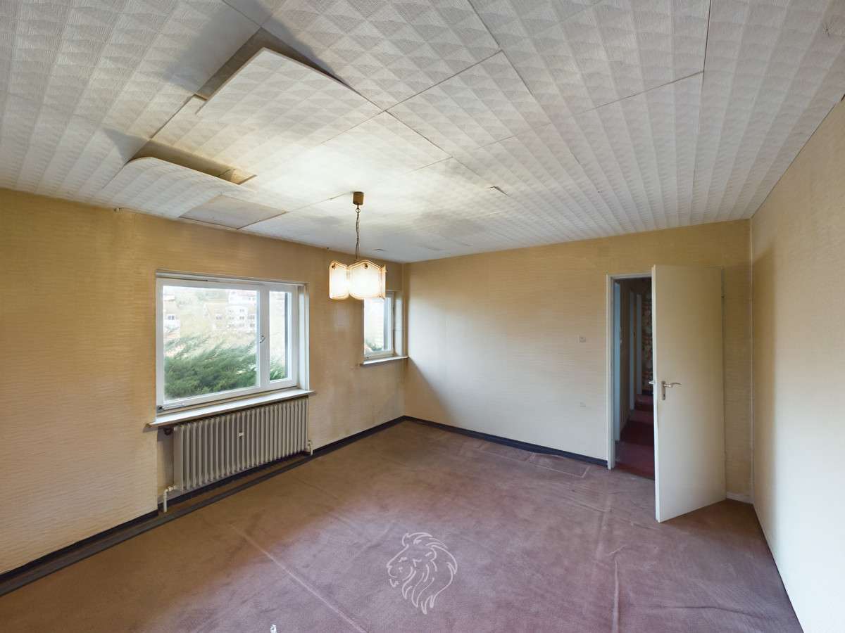 Immobilie in Höchberg - Platz für Ihre Familie und Ihre Ideen – Einfamilienhaus mit großem Garten - Bild 0