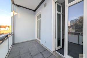 Sanierter Altbau zwischen Rheinturm und Martinskirche – Lorettostrasse 45, 40219 Unterbilk, Düsseldorf – Vorschaubild 11