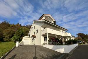Provisionsfrei! Ein architektonisches Juwel! Villa mit Innenschwimmbad! Ortsrandlage, Alpensicht. – Die vollständige Adresse der Immobilie erhältst du vom Anbieter., 78262 Gailingen am Hochrhein – Vorschaubild 32
