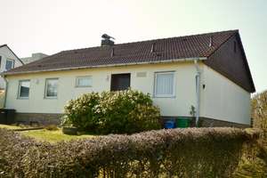 Einfamilienhaus in Bad Hersfeld am Johannesberg mit großem ebenen Grundstück in ruhiger Wohnlage – Die vollständige Adresse der Immobilie erhältst du vom Anbieter., 36251 Bad Hersfeld – Vorschaubild 1