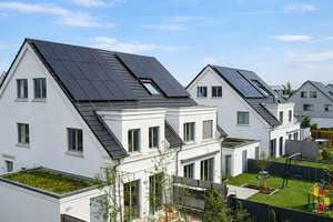 Exklusive Doppelhausvilla mit PV und Sauna