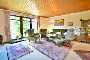 EINFAMILIENHAUS-ENSEMBLE AUF EINEM PARKÄHNLICHEN GRUNDSTÜCK MIT MASSIVEM GARTENHAUS – Segeberg (Kreis) – Vorschaubild 13