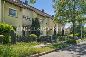 Familienfreundliches Reihenmittelhaus mit großzügigem Raumangebot, Gartenidylle und ausgebautem D... – Die vollständige Adresse der Immobilie erhältst du vom Anbieter., 12247 Steglitz, Berlin – Vorschaubild 1