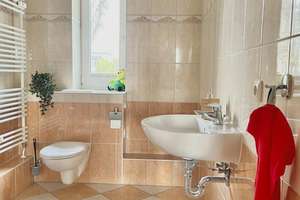 **Großzügiges Wohnzimmer mit Balkon - 2-Raum Wohnung - Stellplatz** – Harsdorfer Platz 5, 39110 Stadtfeld West, Magdeburg – Vorschaubild 5