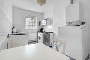 Lichtdurchflutetes Zuhause – Hochparterrewohnung mit Einbauküche – Die vollständige Adresse der Immobilie erhältst du vom Anbieter., 10551 Moabit, Berlin – Vorschaubild 4