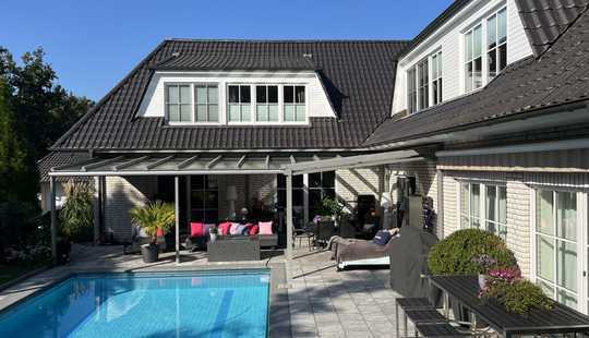 Bild von Traumhaftes Anwesen mit luxuriösem Haupthaus, Außen-Pool, grandiosem Garten und top Garagenhaus!