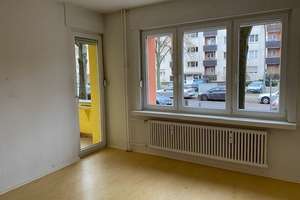 Renovierungsbedürftige Dreizimmerwohnung im EG mit neuem Linoleumboden – Hofackerzeile 2A, 13627 Charlottenburg-Nord, Berlin – Vorschaubild 3