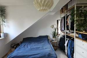 Helle, schön geschnittene Dachgeschosswohnung mit Balkon mit Aussicht ins Gr – Volmerswerther Straße 222, 40221 Bilk, Düsseldorf – Vorschaubild 7