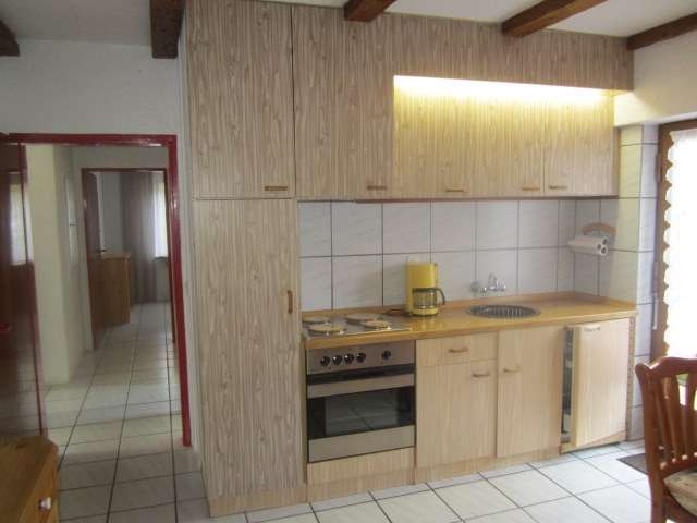 Immobilie in Hohen-Sülzen - Hohen-Sülzen: Älteres kleines Einfamilienhaus für kleine Familie. Ruhige Lage. Garage, Garten, Pool. - Bild 6