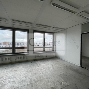 Bürohaus mit markanter Architektur in Prenzlauer Berg | CAT-7, Sonnenschutz & Tiefgarage | Nähe Alex