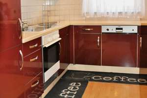 * zentrale Lage:  3 Zi-Wohnung mit Balkon und Carport *