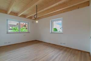 Erstbezug + 3 Zimmer, Dachstudio, Loggia und Holzfassade + PV-Anlage und Wärmepumpe – Spitzwegstraße 5, 85053 Südost, Ingolstadt – Vorschaubild 11