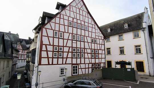 Bild von Seltenes Fachwerkhaus mit zwei Wohneinheiten und Gewerbe