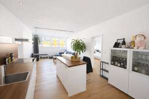 Großzügige, moderne 4-Zimmer-Stadtwohnung mit Aufzug, offener Wohnküche und 2 TG-Duplex-Stellplätzen