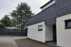 Neuer Preis!! -  Großes Mehrfamilienhaus mit Garagengebäude in Solingen-Wald! – Die vollständige Adresse der Immobilie erhältst du vom Anbieter., 42719 Wald, Solingen – Vorschaubild 3